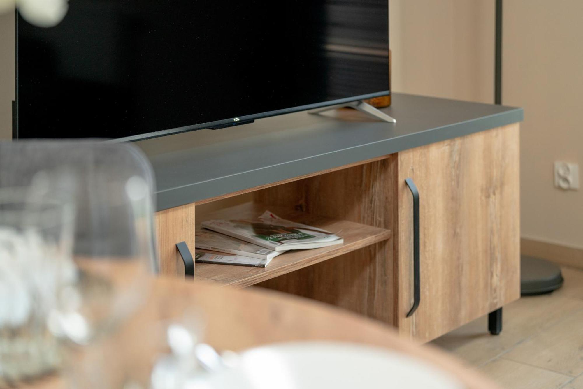 Cosy And Bright Apartment With Parking In Poznan By Noclegi Renters Eksteriør bilde