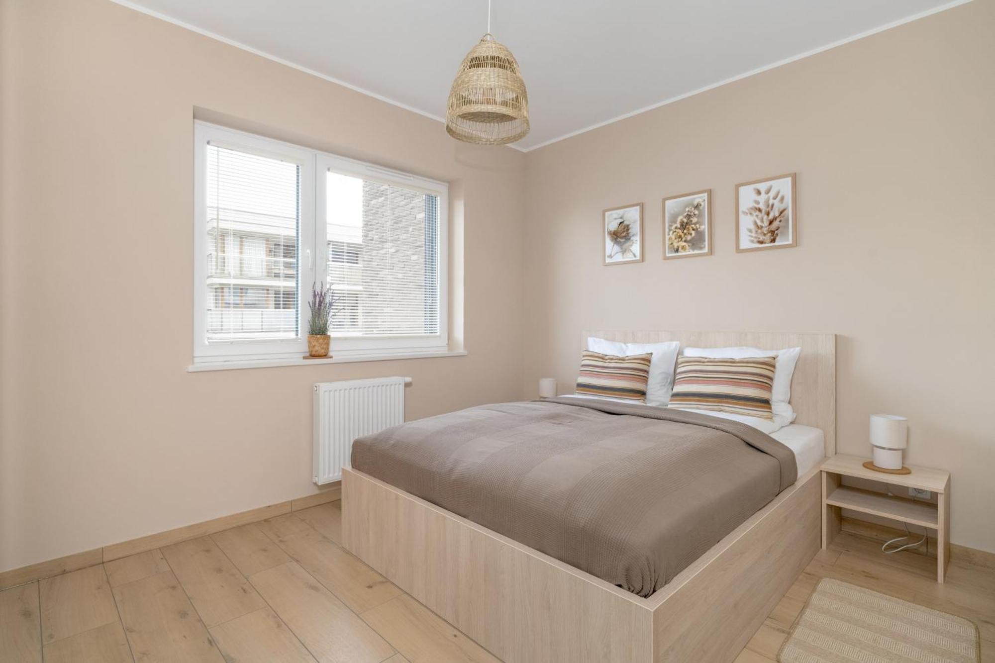Cosy And Bright Apartment With Parking In Poznan By Noclegi Renters Eksteriør bilde