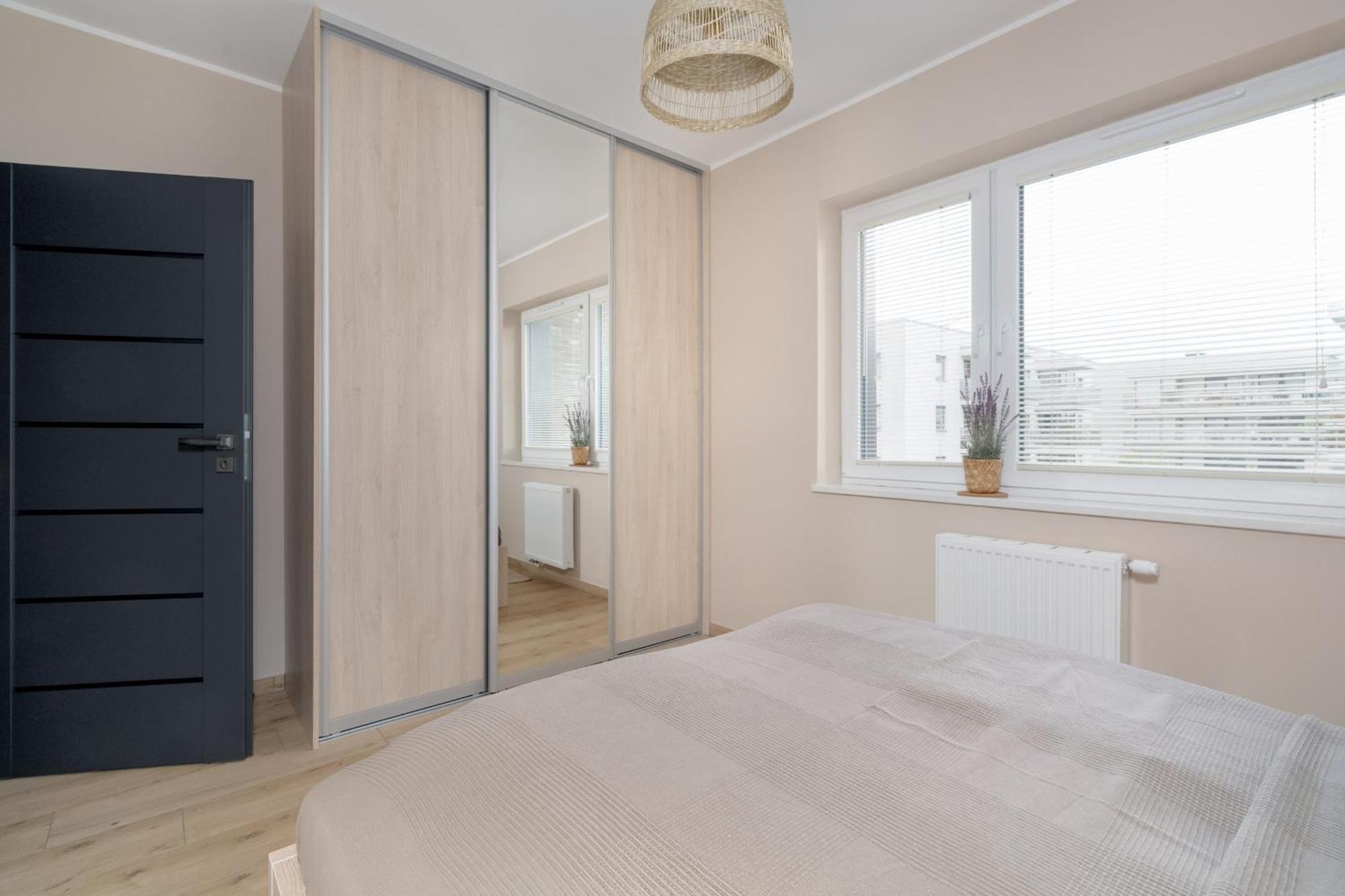 Cosy And Bright Apartment With Parking In Poznan By Noclegi Renters Eksteriør bilde