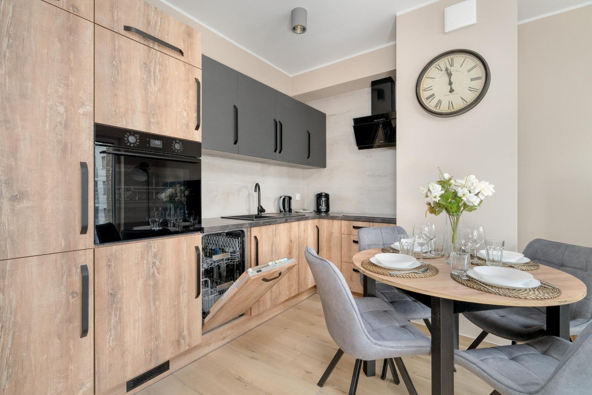Cosy And Bright Apartment With Parking In Poznan By Noclegi Renters Eksteriør bilde